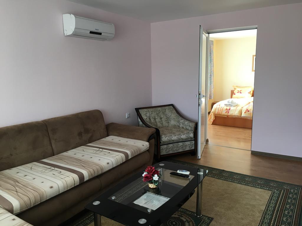 Triglav Edelweiss Guest House Pavel Banya Exterior photo