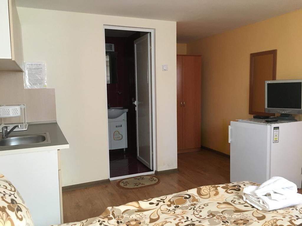 Triglav Edelweiss Guest House Pavel Banya Exterior photo