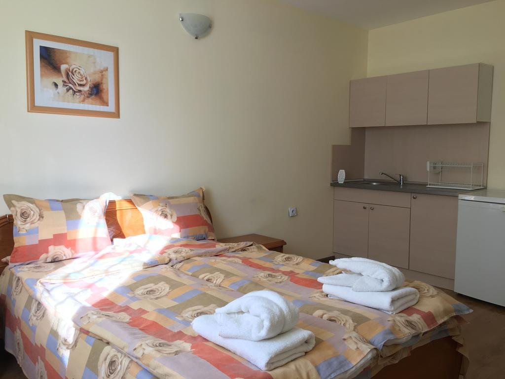 Triglav Edelweiss Guest House Pavel Banya Exterior photo